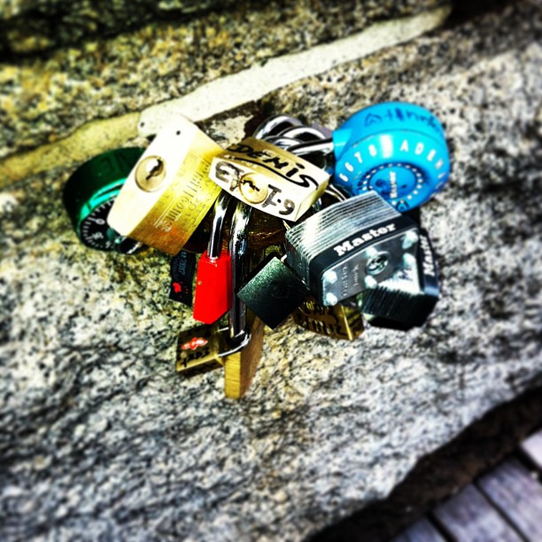 #lovelocks #love #brooklyn #brooklynbridge #blue #red #gold #stone