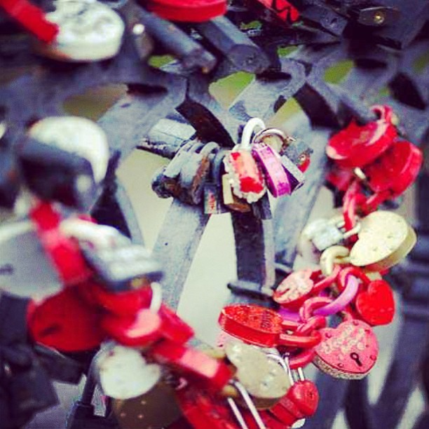 #lovelocks #dublin #ireland #love #locks #cute #romance #padlock #couples #adorable 