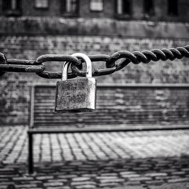 Love lock at the Albert Docks Liverpool #love #locks #albertdock #blackandwhite #chains #chain #bench #wall #cobbles #ig #instagram #nikon #d7000