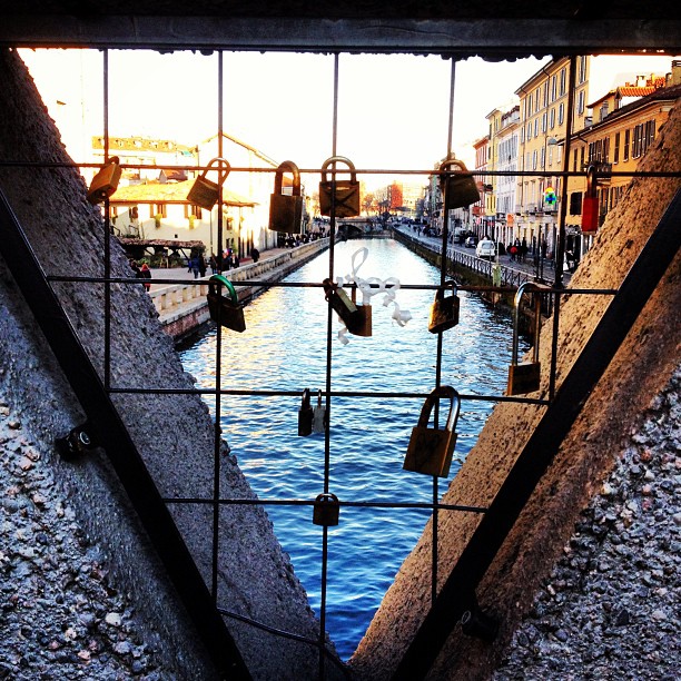 #riverinmilano#river#milano#blueriver#bridge#padlock#milano#milan#mailand#padlockbridge#looklikeberli#instahub#instatweet#igers#igersdaily#instadaily#instatagsdotcom#like4like#l4l#likeforlike 