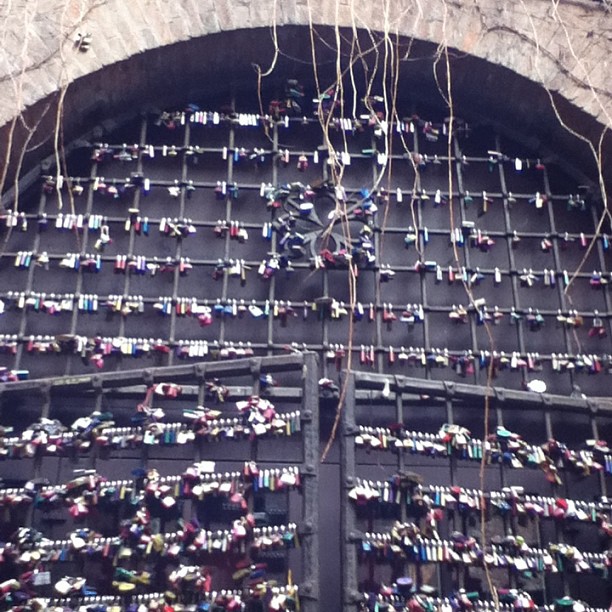 Romeo and Juliet's balcony :) #love #wall #Shakespeare #romeoandjuliet #verona #italy #skitrip2013 #locks #lovelocks #luck #colours #blue #green #pink #purple #l4l #f4f #like #likeall #follow #picoftheday #photooftheday #onedirection #instagood #instamood #instadaily