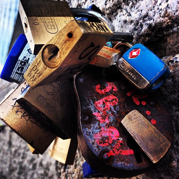 LOCKS #lockswithmessages #leadingtotheirsouls #bk #nyc #brooklynbridge