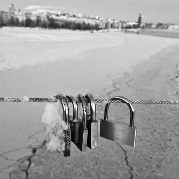 Love locks #lovelocks #västerbron #stockholm #padlocks #view #instaaddict #instagramers #igers #ig_sweden #ig_bestever #ig_captures #ig_snapshots #igersoftheday #ig_sweden_winter #bestshots #bestsnaps #nikon #nikonphotographers