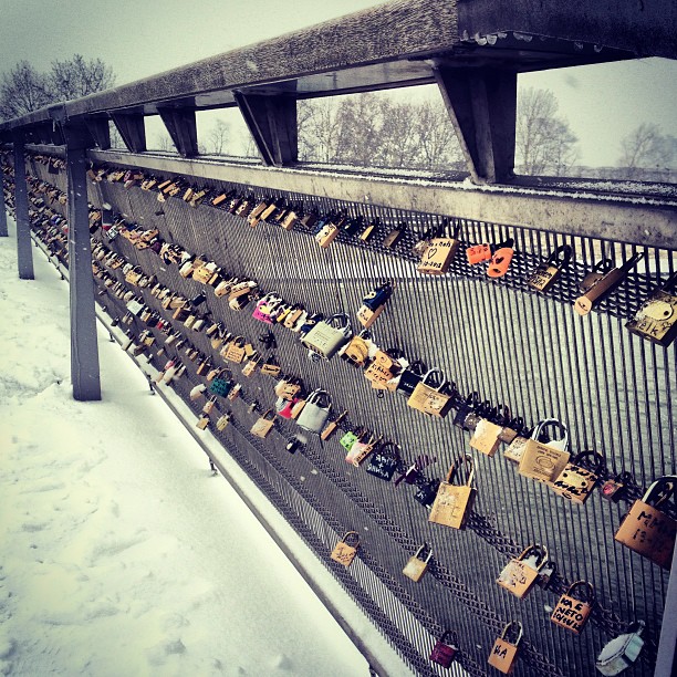 Pont de Solférino ❤ #Paris #Padlocks #Lovelocks
