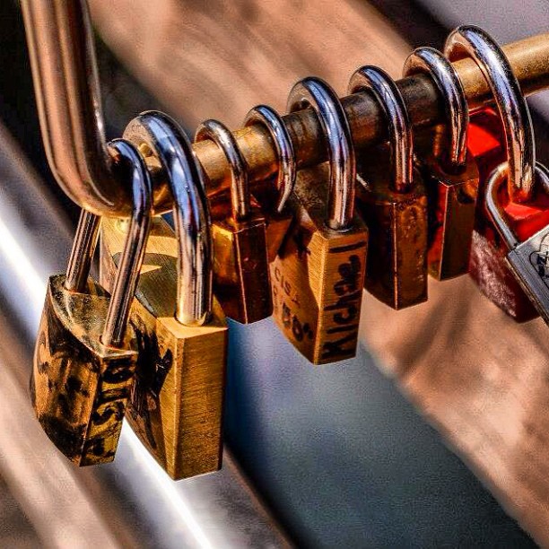 #venice #venezia #love #lovelocks #lock #padlock #ig23 #italy #marvelshots #worldplaces #c0m