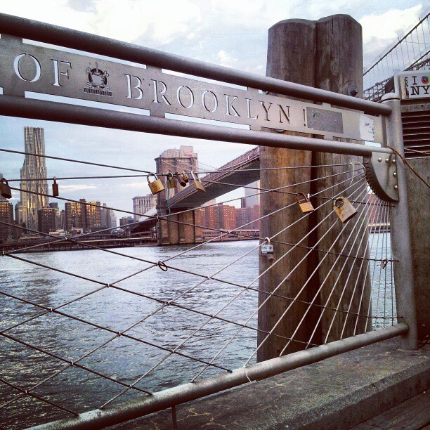 East river meets Brooklyn #lovelocks #makelovelocks #love #brooklynbridge