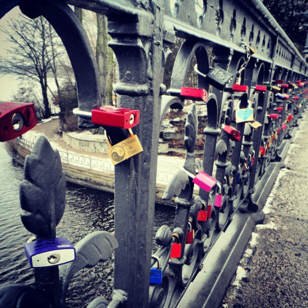 #lovepadlock #lovepadlockbridge #liebesschloss #liebesschlossbrücke #Hamburg #alster #deutschland #lovelocks