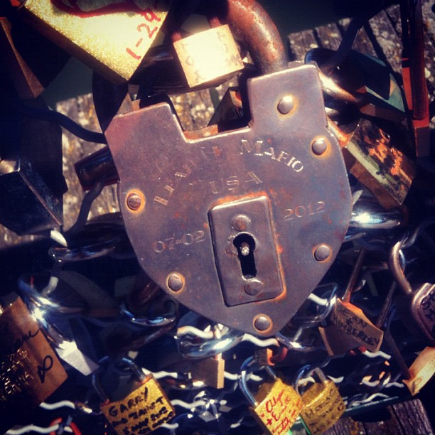 Big padlock = big love ? #bridgearts #bridge #bestagram #bestoftheday #bestofinstagram #france #igers #iphone #instahub #instagood #instamood #iphonesia #igersparis #instadaily #instaphoto #igersfrance #instagramer #instagramhub #iphonegraphy #lovers #paris #padlock #popular #picoftheday #photooftheday #streetphoto #webstagram