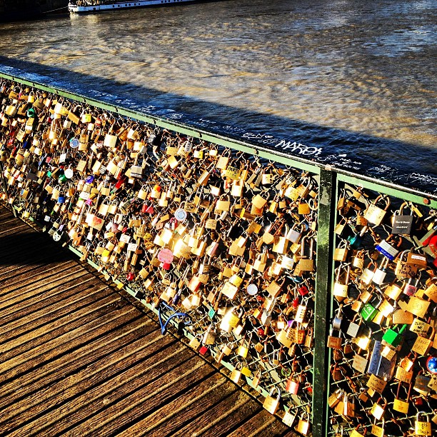 #paris #pont #lovelocks