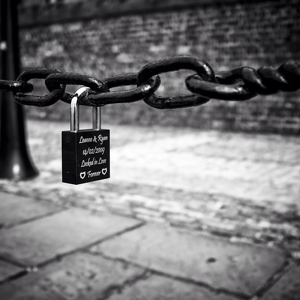 Love Locks #makelovelocks #lovelocks #albertdock #allphotos #allshots #blackandwhite #blackandwhitephotography#blackandwhiteyear #lock #picoftheday #ig #igrs #instagram #liverpool #x100 #fuji #fujix100