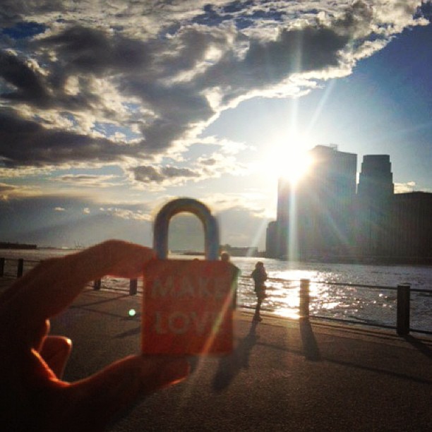 Make Love #makelove #makelovelocks #sunset #lovelocks #love #luv #memories #eastriverferry #proposal #engaged #rivercafe #lowermanhattan #dumbo #brooklynbridge #brooklyn #statueofliberty #sky #picoftheday #instamood #eastriver #nyc