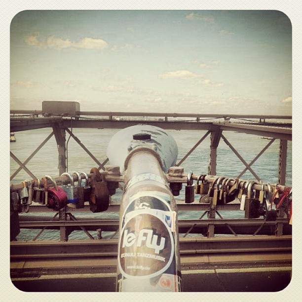 #makelovelocks #brooklynbridge #lovelock #lovelocks