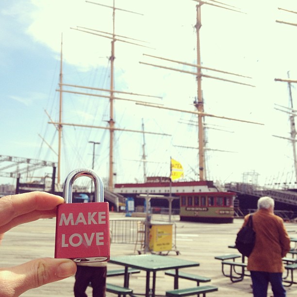 Make Love Locks at the South Street Sea Port , NYC #makelove #makelovelocks #lovelocks #love #luv #happy #memories #southstreetseaport #memories #proposal #engaged #picoftheday #instamood #travel #nyc #boat #tourist