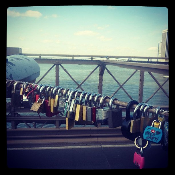 #lovelock #makelovelocks #brooklynbridge