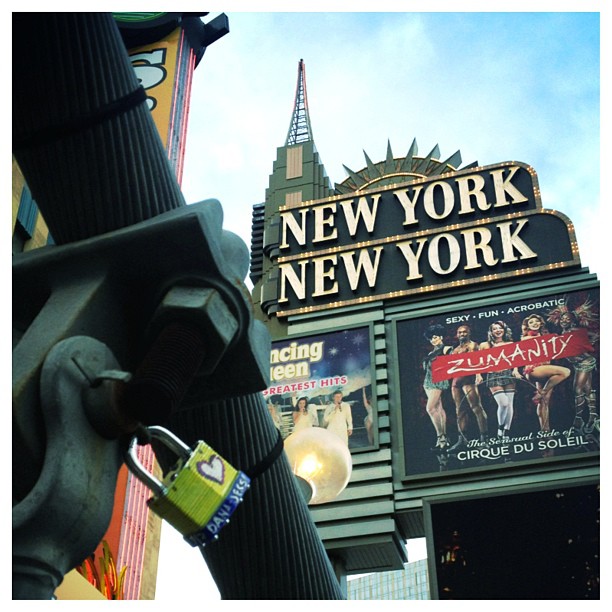 Had to authenticate the #brooklynbridge in #lasvegas with a #lovelock ❤
</p>
<span class=