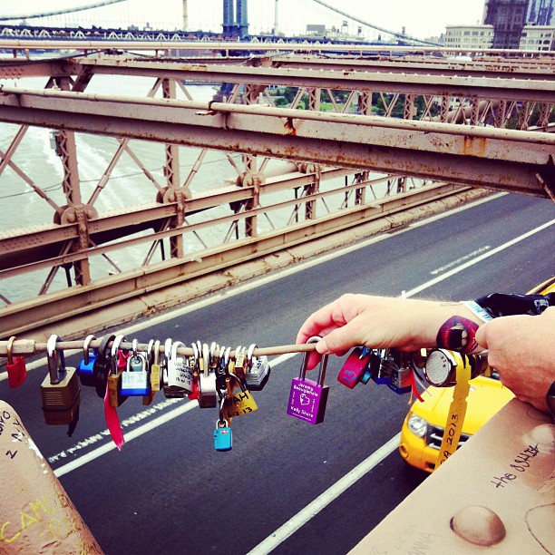 Adding our love lock to Brooklyn Bridge #brooklynbridge #lovelock #declaredourlove  #NYC #famoustradition #custommade @beaugiejuice