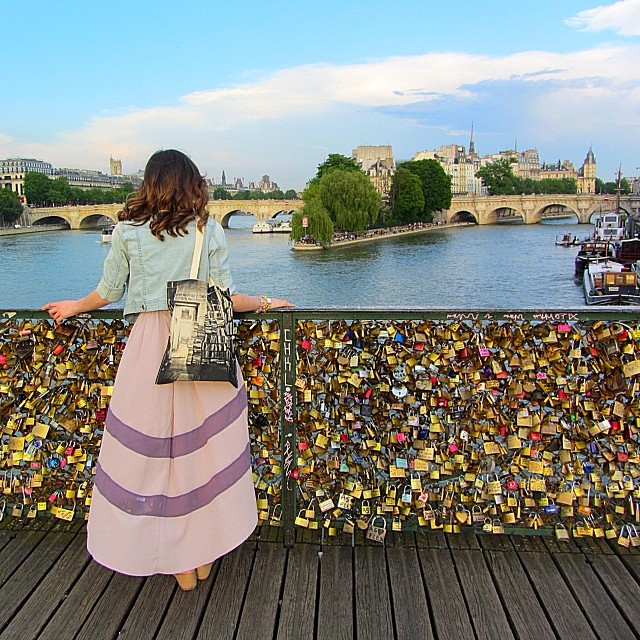 Paris. // #paris #france #pontdesarts #iledelacite #bridge #cityoflove #lovelocks #tipofiledelacite