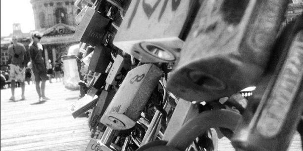 bridgearts-lovers-padlock-paris-france-bridge-bestagram-bestoftheday-bestofinstagram-igers-iphone-in3