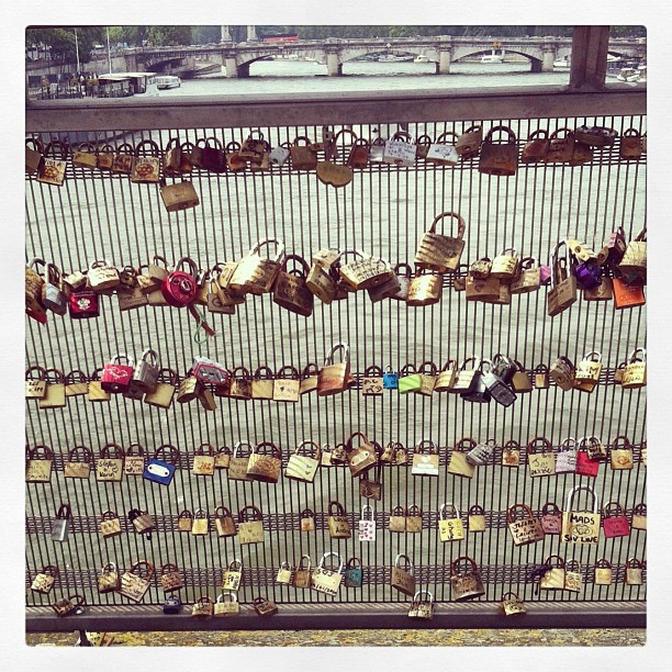 lovelocks-are-everywhere-in-this-town7