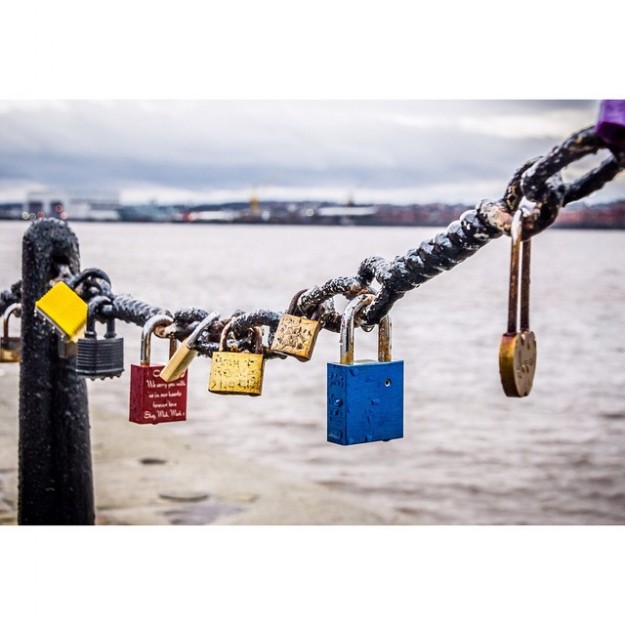 InstaSize-lovelock-lovelocks-Liverpool-liverpooldocks-fence-albertdock-albertdocks-love