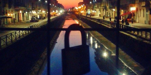 Navigli-Love-Locks-love-sunset-milano-locks-milanodaclick-navigli-skyporn-milanocityufficiale-instap