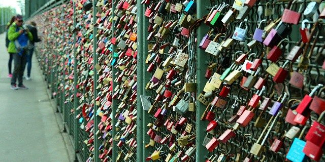 Tens-of-thousands-of-colorful-padlocks-are-attached-to-Hohenzollern-Bridge-in-Cologne-Germany.-To-en