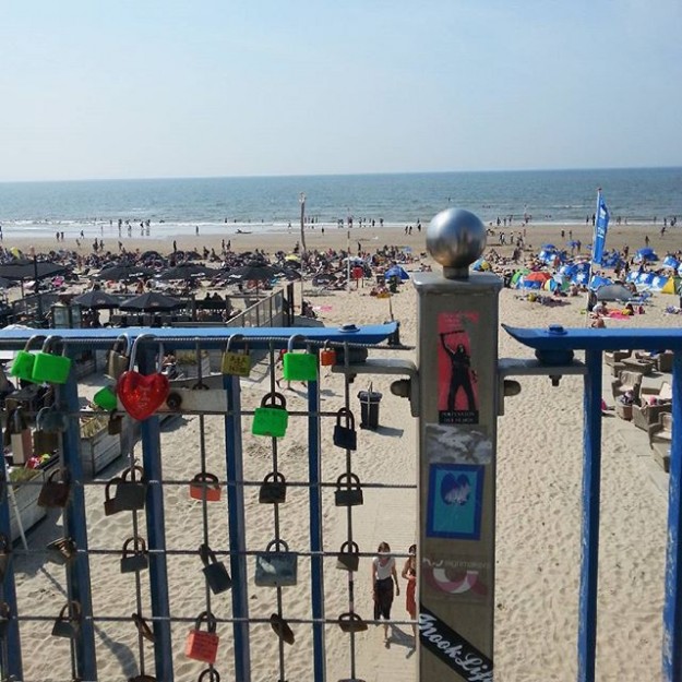 -ف-تيه-العشق-love-lovelocks-Netherlands-color-colorful-beach-summer-makeloveloc