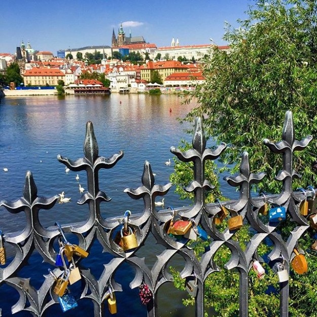 -prague-sightseeing-panorama-castle-lovelocks-praguelover-czechrepublic-traveling-river-vlt