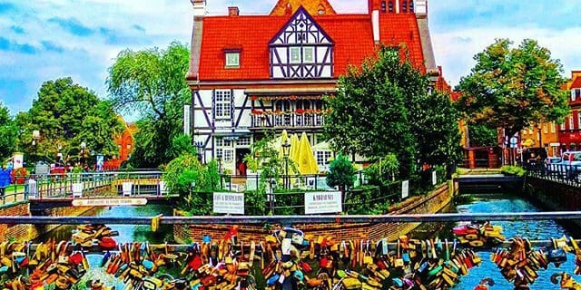 lovelocks-in-Gdansk-the-tradition-of-padlocks-started-in-Serbia-after-the-First-World-War-and-spread