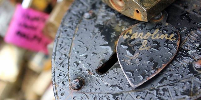 love-ilovetravelling-lovetravelling-lock-amour-pontedesarts-paris-igersparis-citybreak-cityscape-wan