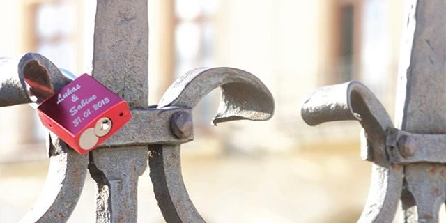 Anyone-ever-left-a-lovelock-on-a-bridge-before-fotocatchers-loves_united_europe-dslr-canon-adventure