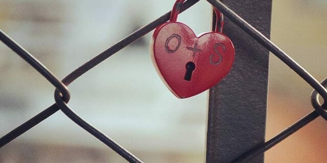Happy-Valentines-Day.-love-instalove-streetphoto-street-locker-urban-urbanlove-valentines-valentines