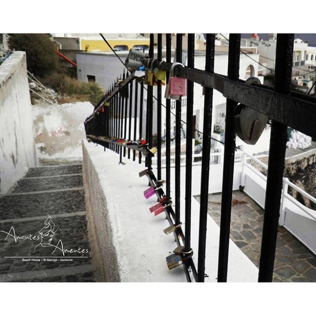 Lock-your-week-with-LOVE-santorini-fira-lovepadlocks-makelovelocks-beautifulmatters-cyclades-forbest