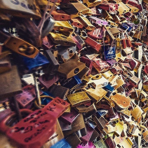 Locks-of-Love-lock-locks-love-lovelocks-lovelocksbridge-hohenzollernbridge-hohenzollernbrucke-schlos
