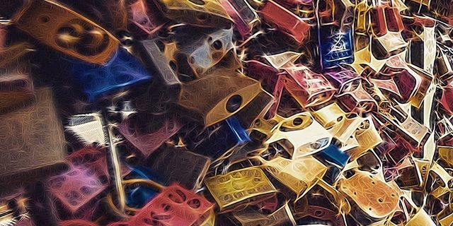 Locks-of-Love-lock-locks-love-lovelocks-lovelocksbridge-hohenzollernbridge-hohenzollernbrucke-schlos