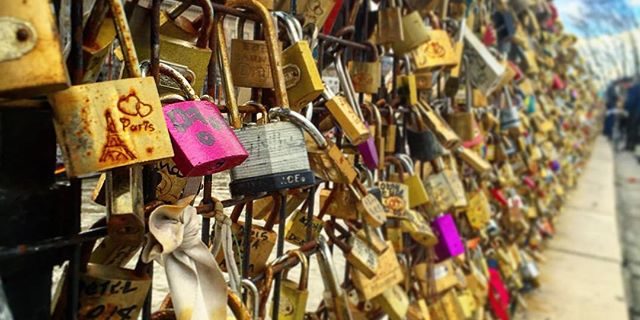 Love-locks-love-locks-lovelocks-vivreparis-visitparis-topparisphoto-thisisparis-seemyparis-paris-Par