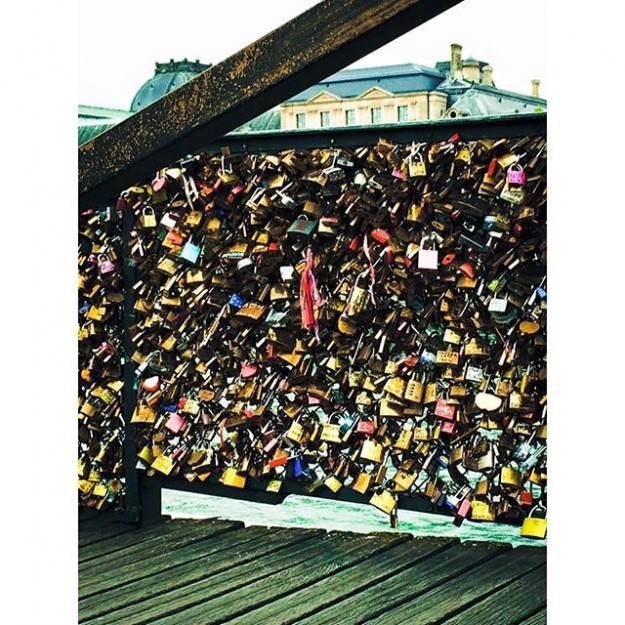 lovelocks-lovelockbridge-makelovelocks-happilyfrench
