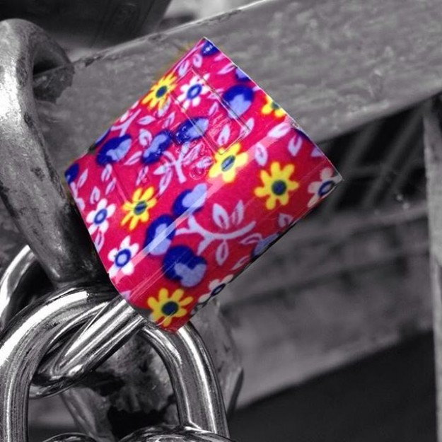 prague-cadenas-cadenasdamour-lovelocks-lovepadlocks-MakeLoveLocks-flower-flowerpower-colorful-motiff